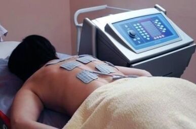 Osteokondrosi torazikoa modu eraginkorrean tratatzen da elektroforesia erabiliz